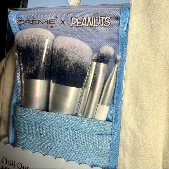 PeanutsXThe Crème Shop- Chill Out Mini Travel Brush Set. Great Stocking Stuffer! - Picture 3 of 3